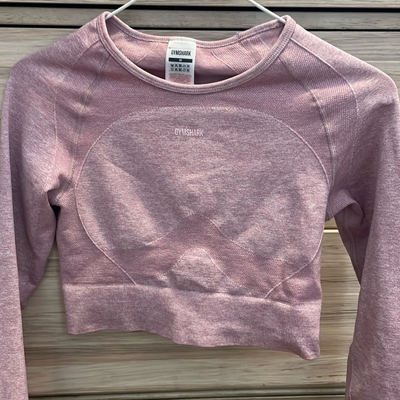Gymshark Tops - Cropped fitted gymshark long sleeve